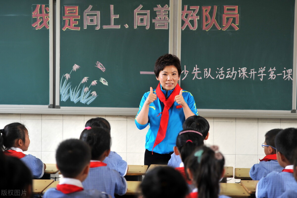 邓亚萍的曲折人生，因个子矮两次被拒绝入队，靠实力征服了全世界